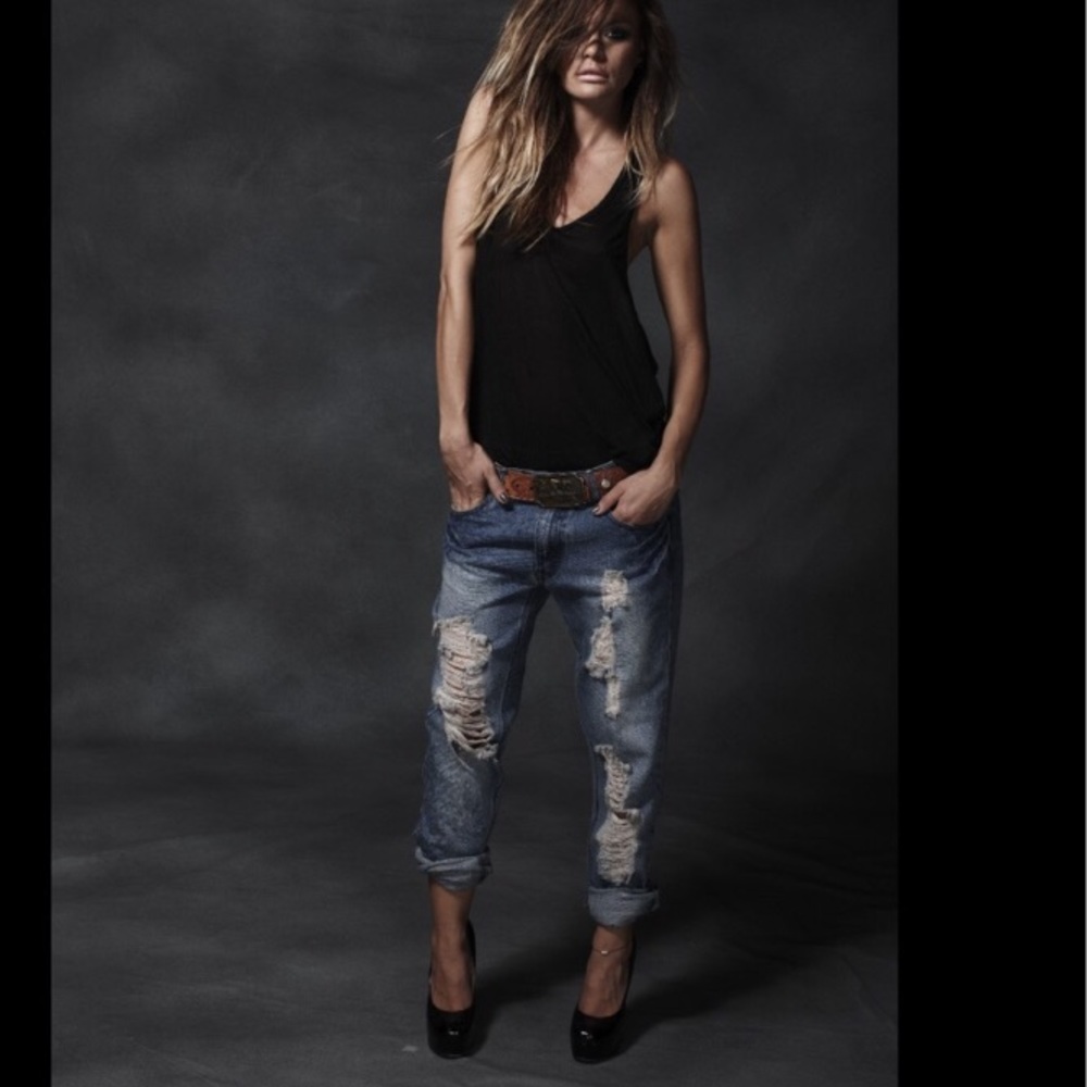 🌺RARE distressed jeans🌺 - Picture 8 of 8